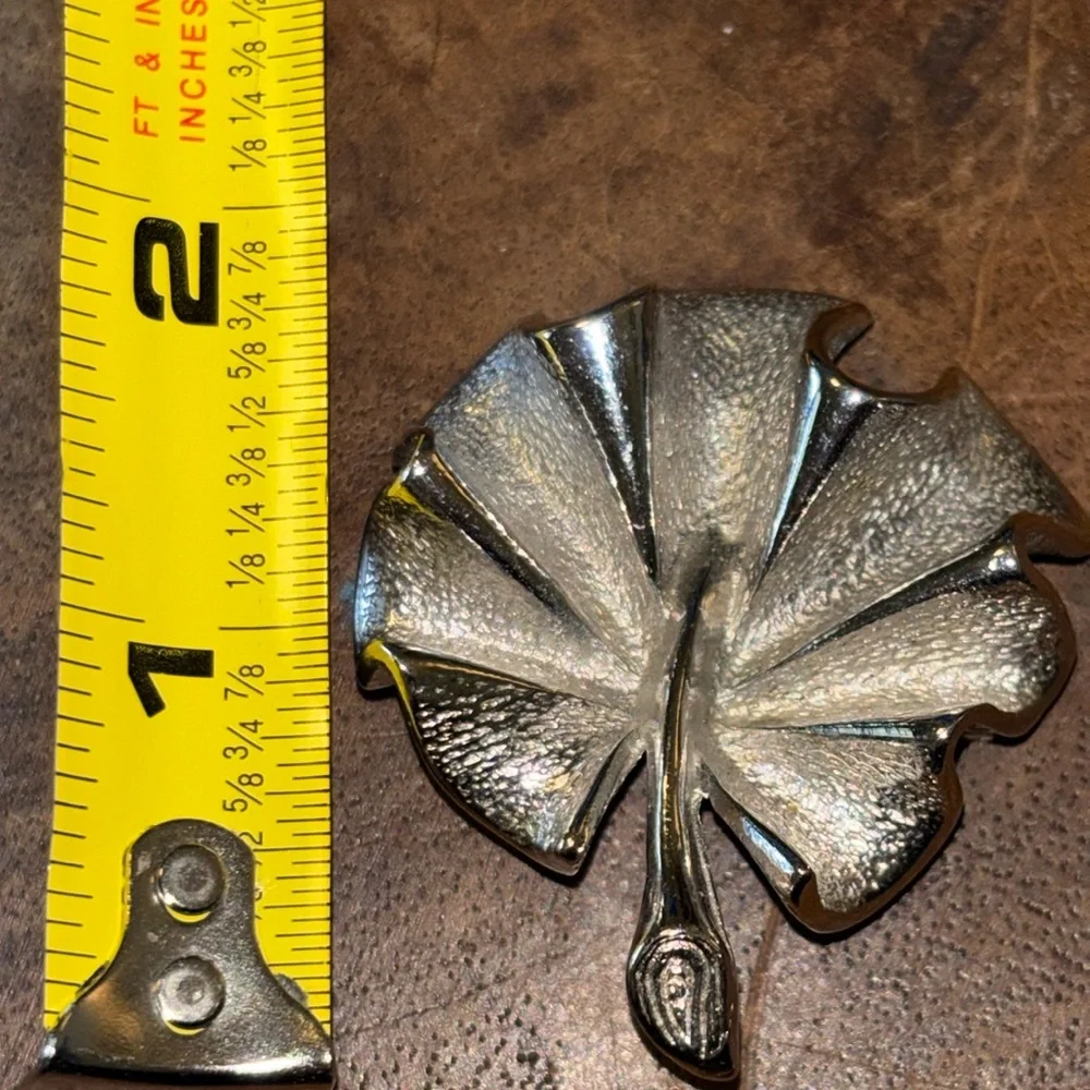 Vintage Sarah Coventry Scalloped Leaf Brooch 1970s Silver Tone